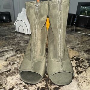 Forever 21 Ladies Heels Open Toe Booties Stretch Textile Olive Green 
3.5” high